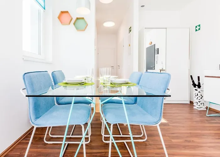 Mar - Simmering Apartment